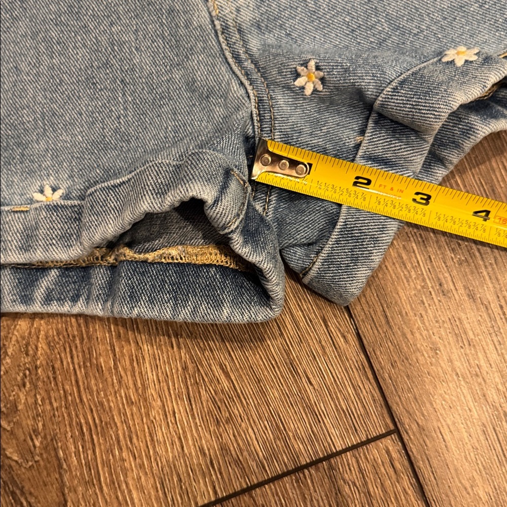 Flowered jean shorts - Picture 8 of 10